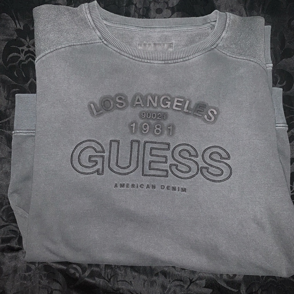 Guess sweatshirt